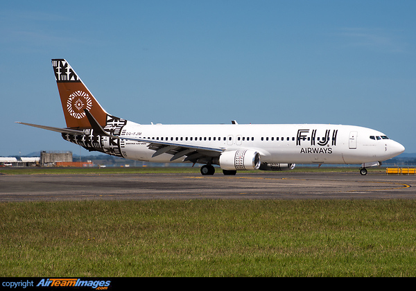 Taxi to the gate after landing on 05R. Boeing 737-86J