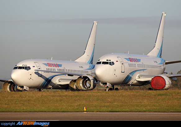 Boeing 737-528 Boeing 737-528