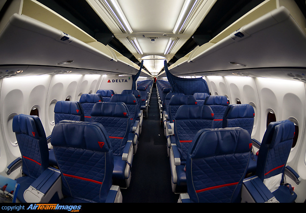 Business Class Boeing 737-932/ER