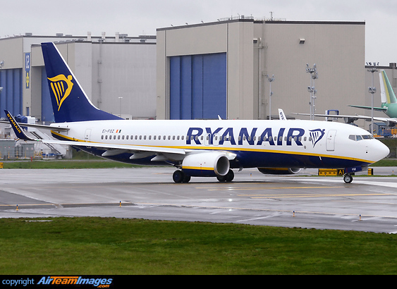 New For RyanAir Boeing 737-8AS