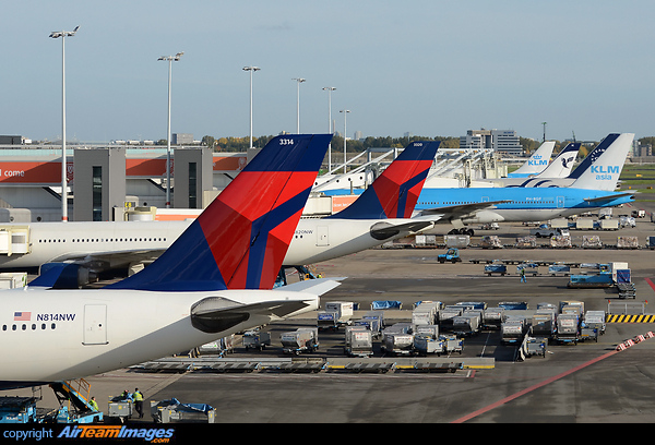 Airbus A330-323 Airbus A330-323