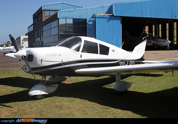 Piper PA-28-140 Cherokee Piper PA-28-140 Cherokee