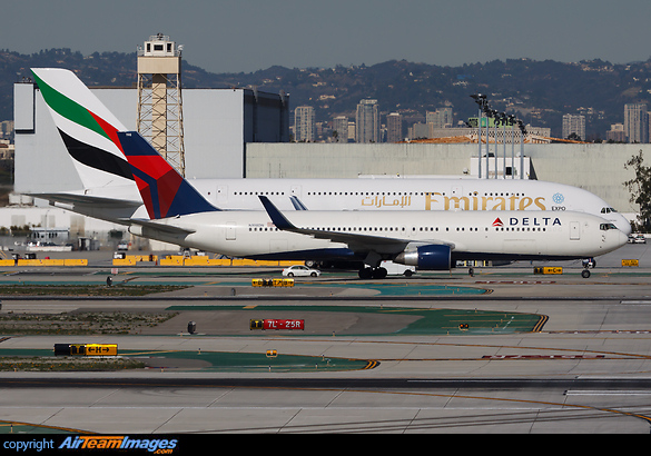 Boeing 767-332/ER Boeing 767-332/ER