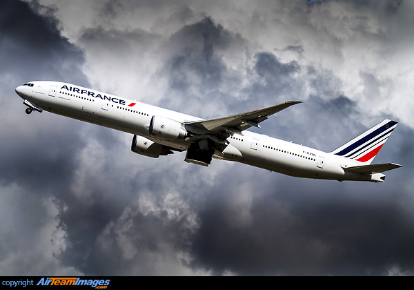 Boeing 777-328/ER Boeing 777-328/ER
