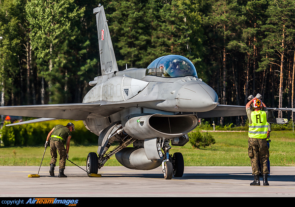 F-16D Fighting Falcon F-16D Fighting Falcon