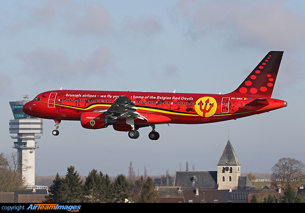 "Red Devils" promoting the Belgian national football team for 2016 European Cup. Airbus A320-214