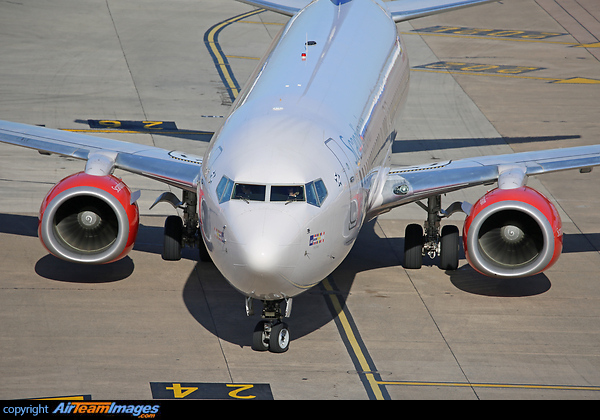 Boeing 737-883 Boeing 737-883