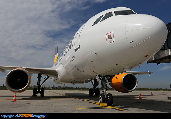 Airbus A320-214 Airbus A320-214