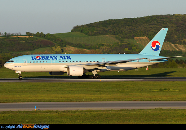 Boeing 777-2B5/ER Boeing 777-2B5/ER