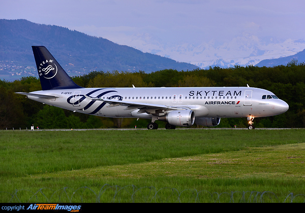 Airbus A320-211 Airbus A320-211