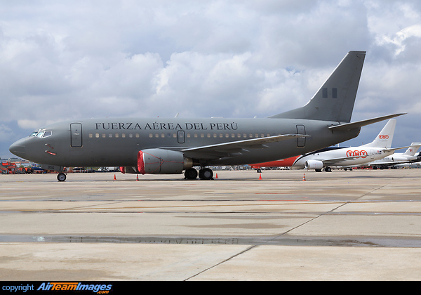 Boeing 737-528 Boeing 737-528