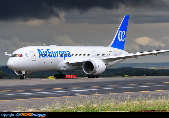 Boeing 787-8 Dreamliner Boeing 787-8 Dreamliner