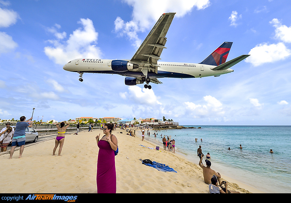 Boeing 757-232 Boeing 757-232