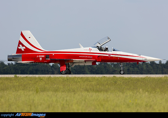 This member of Patrouille Suisse crashed in Holland 2016-06-10 with the pilot surviving Northrop F-5 Freedom Fighter