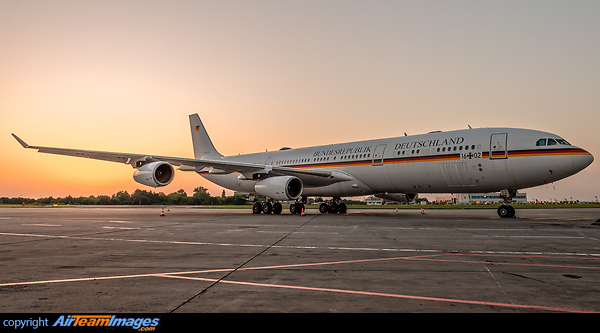 Airbus A340-313X Airbus A340-313X