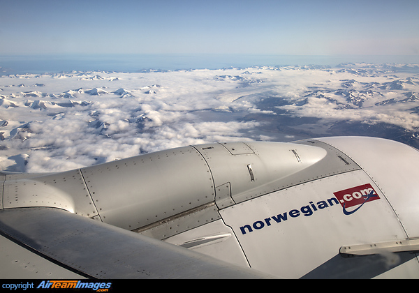 Just leaving Longyearbyen Airport, Svalbard, en route to Oslo. The glaciers and ice caps of Svalbard below. Boeing 737-8JP