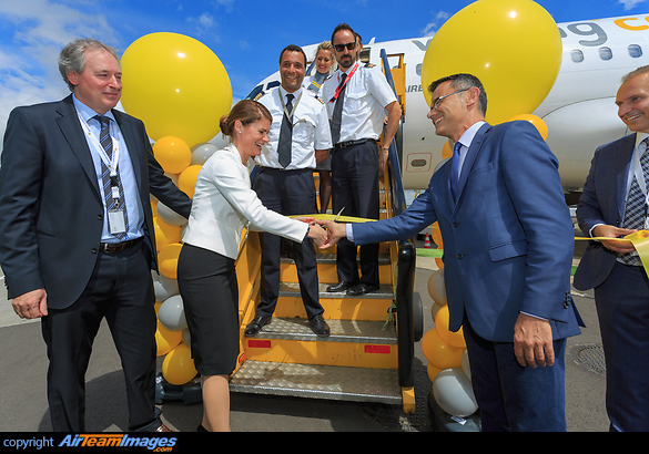 Inaugural Vueling flight Barcelona-Maastricht Aachen Airport.
Welcome by the Major Christine van Basten, CEO Airport Sander Heijmans and a representative of Vueling Airlines. Maastricht - Vueling Airlines