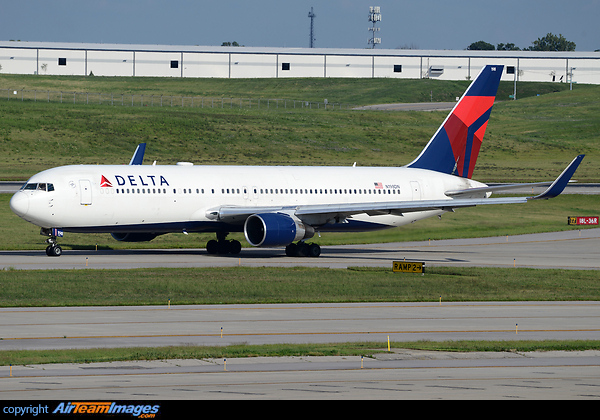 Boeing 767-332/ER Boeing 767-332/ER
