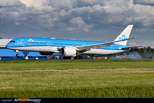 Boeing 787-9 Dreamliner Boeing 787-9 Dreamliner