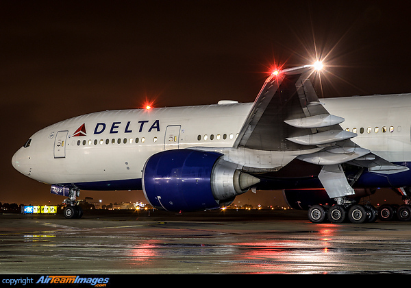 Boeing 777-232/LR Boeing 777-232/LR