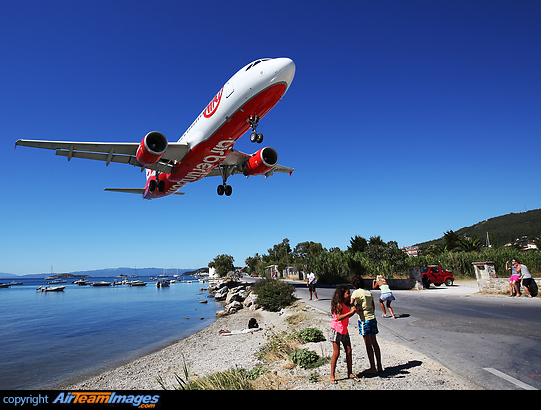 Airbus A320-214 Airbus A320-214