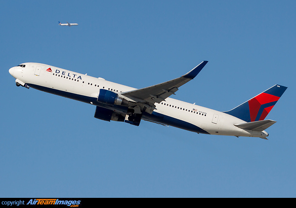 Boeing 767-332/ER Boeing 767-332/ER