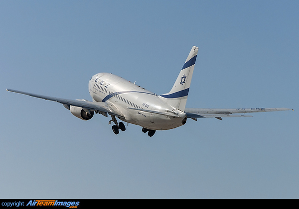 Boeing 737-758 Boeing 737-758