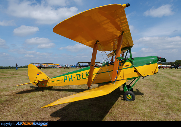 de Havilland DH-82A Tiger Moth de Havilland DH-82A Tiger Moth