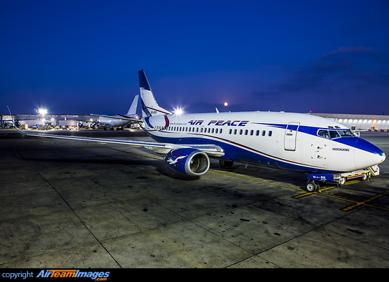 Boeing 737-528 Boeing 737-528