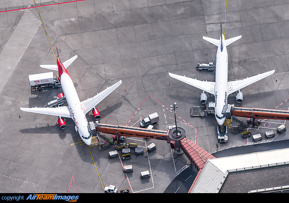 Airbus A320-211 Airbus A320-211