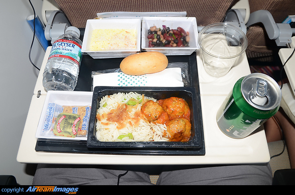 Economy Meal From Washington to Abu Dhabi Boeing 787-9 Dreamliner