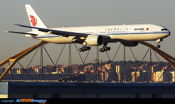 Boeing 777-39L/ER Boeing 777-39L/ER