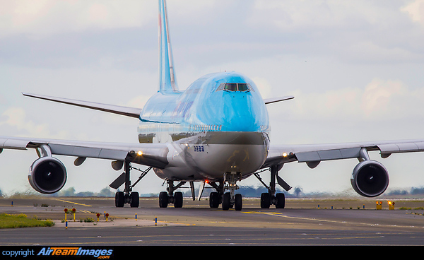 Boeing 747-4B5 Boeing 747-4B5