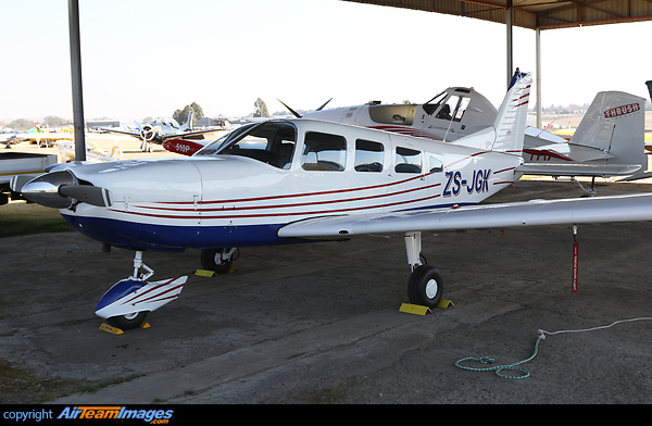 Piper PA-32 Cherokee Six Piper PA-32 Cherokee Six