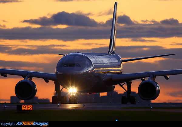Airbus A330-343 Airbus A330-343