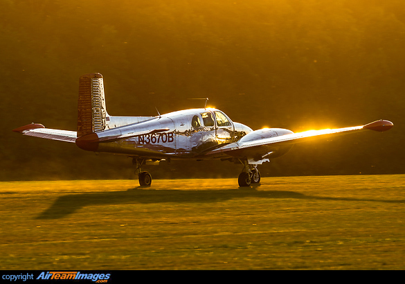Beech 50 Twin Bonanza Beech 50 Twin Bonanza