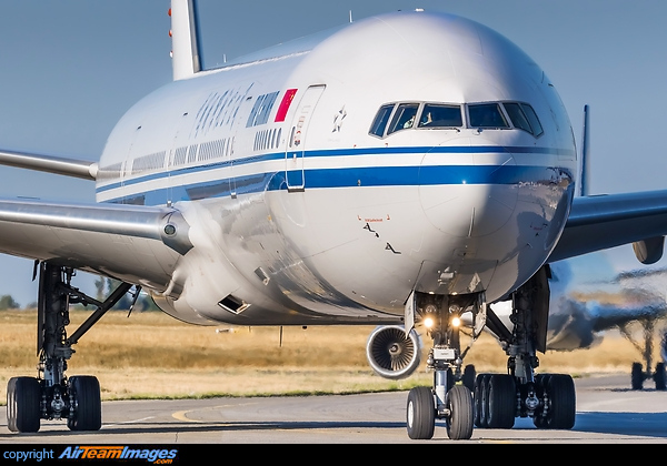 Boeing 777-39L/ER Boeing 777-39L/ER