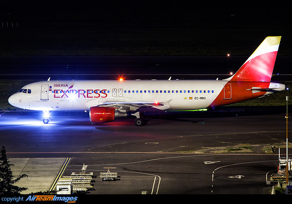 Airbus A320-214 Airbus A320-214