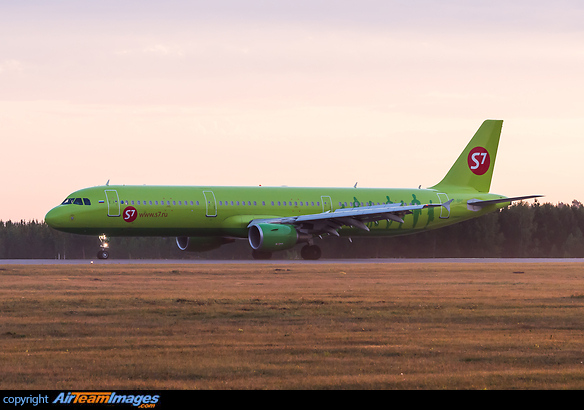 Airbus A321-211 Airbus A321-211