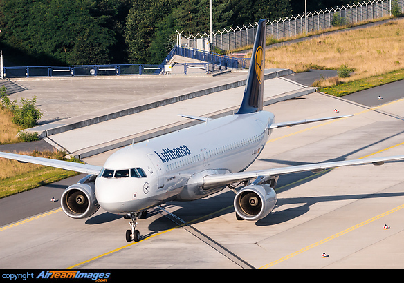 Airbus A320-214 Airbus A320-214