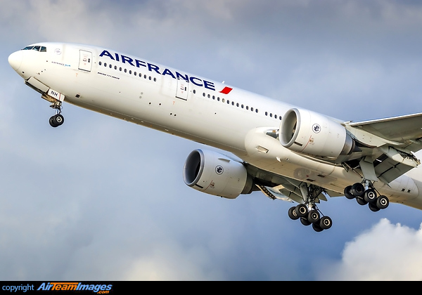 Boeing 777-328/ER Boeing 777-328/ER