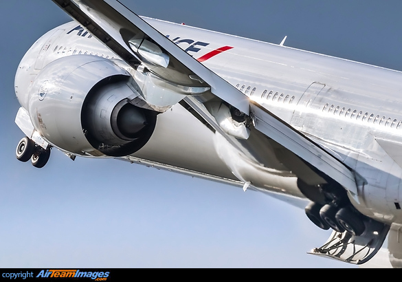 Boeing 777-328/ER Boeing 777-328/ER