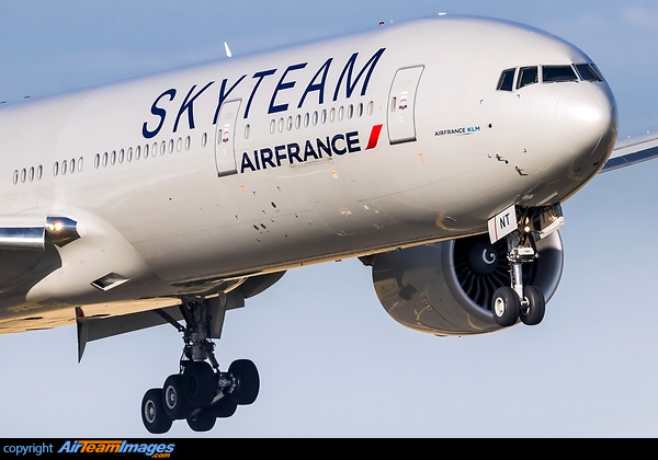Boeing 777-328/ER Boeing 777-328/ER