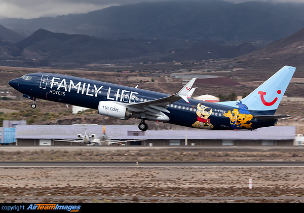 Special livery advertising Family Life hotels, that belong to touroperator TUI as well as the airline. Boeing 737-8K5