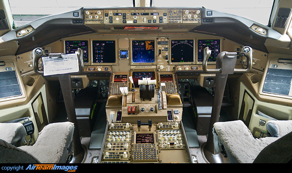 Boeing 777-323/ER Boeing 777-323/ER