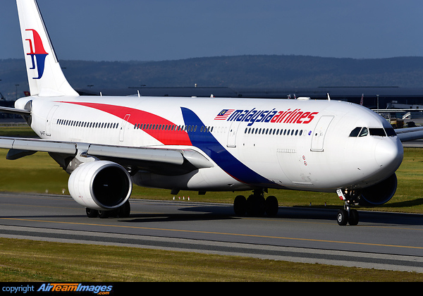 Airbus A330-323 Airbus A330-323