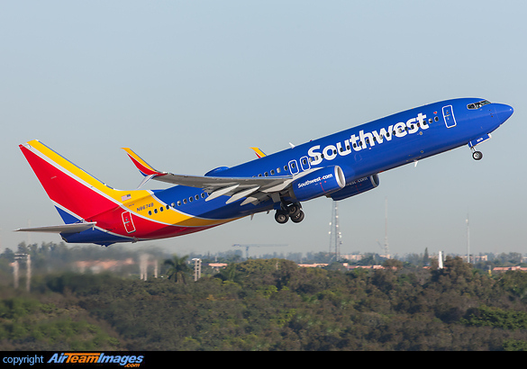 Boeing 737-8H4 Boeing 737-8H4