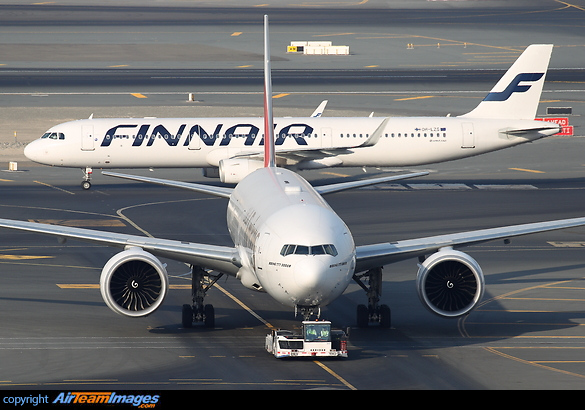 Boeing 777-31H/ER Boeing 777-31H/ER