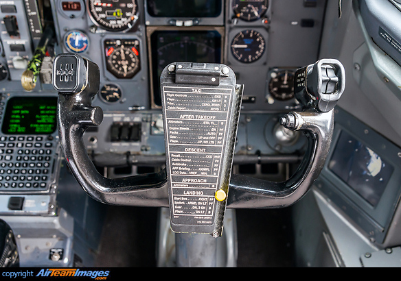 Yoke, First Officer side. Boeing 737-330