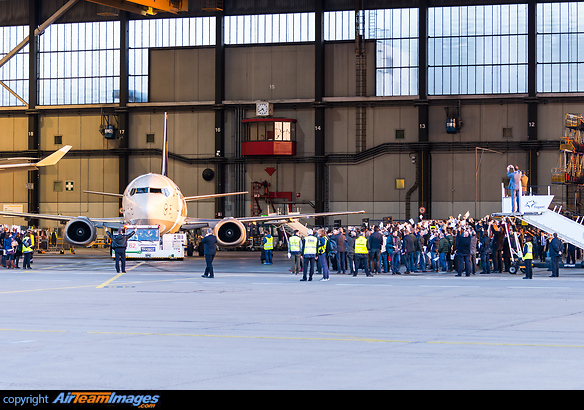 Farewell ceremony for the Lufthansa Boeing 737 after decades of service. The last official Lufthansa flights with the type were done from a party at Lake Balafon back to Frankfurt that day and this is the final roll-out with employees waving goodbye to the "bobby" (as it was known within Lufthansa). Taken in the afternoon of 02 November 2016. Boeing 737-330